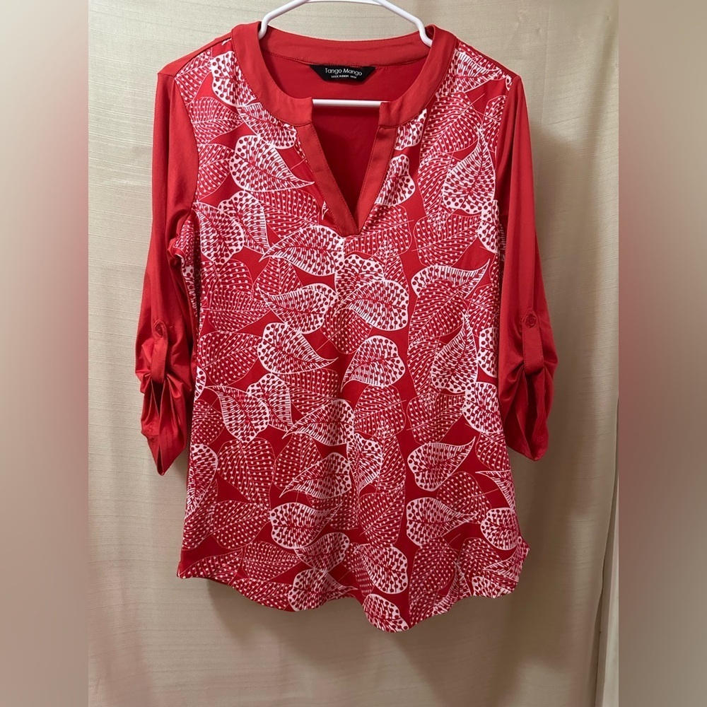Tango Mango Red Abstract Leaf Print Tunic Blouse Medium 3/4 Sleeve V-Neck